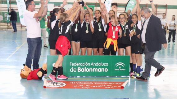 las-alevines-del-bm-roquetas-son-de-oro-campeonas-de-andalucia-2019
