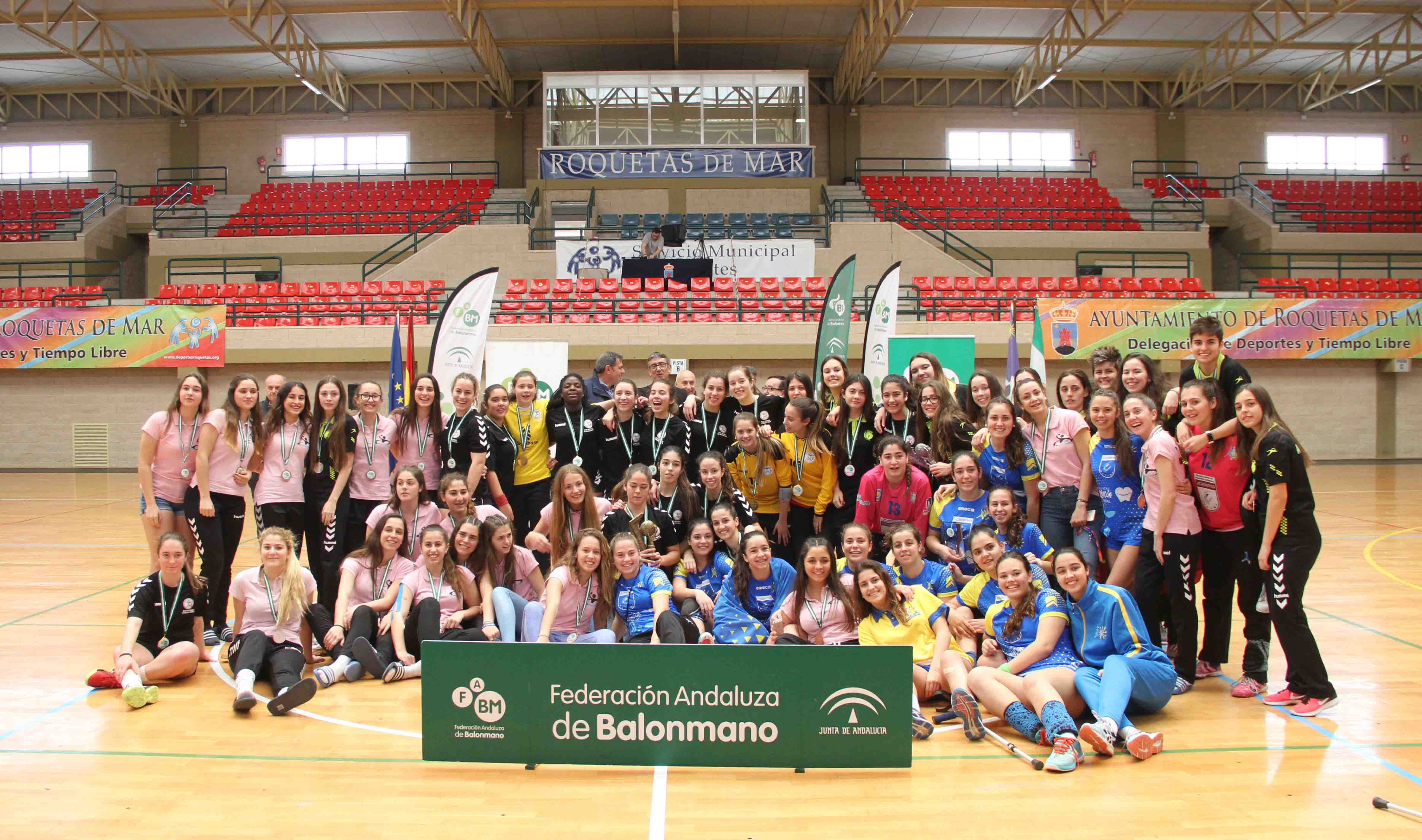 Foto de grupo de todos los equipos