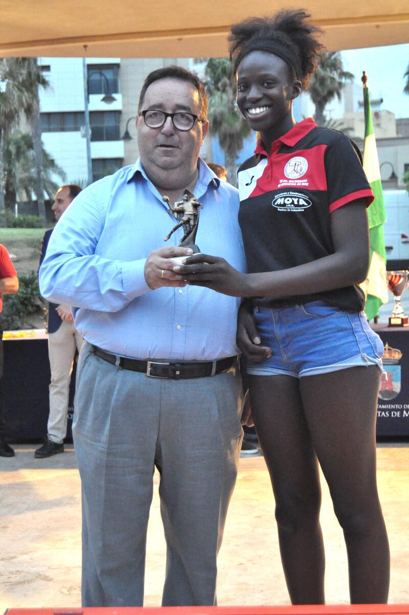 Jos&eacute; Juan Rub&iacute; con Laura Biepar, mejor jugadora infantil